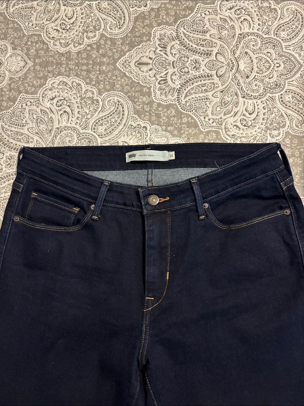 Levi's Dark Indigo Mid-Rise Women's skinny Jeans